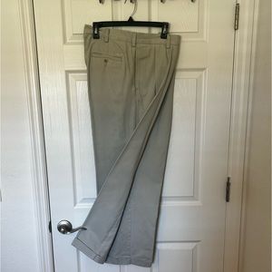 Men’s Izod Straight Fit Pleated Front Dress Pants Cream Size 34 x 30